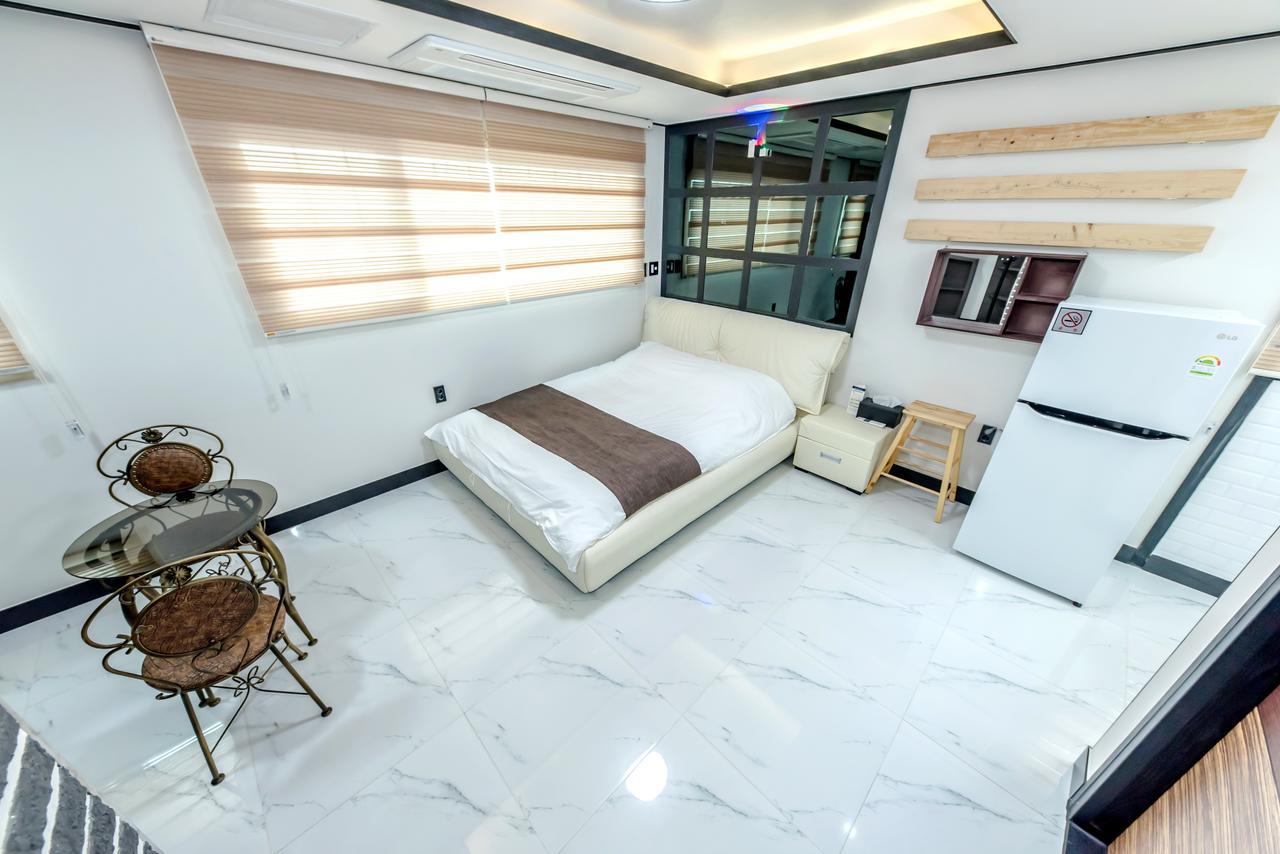 Jeju Skyhill Pension Seogwipo Exterior photo